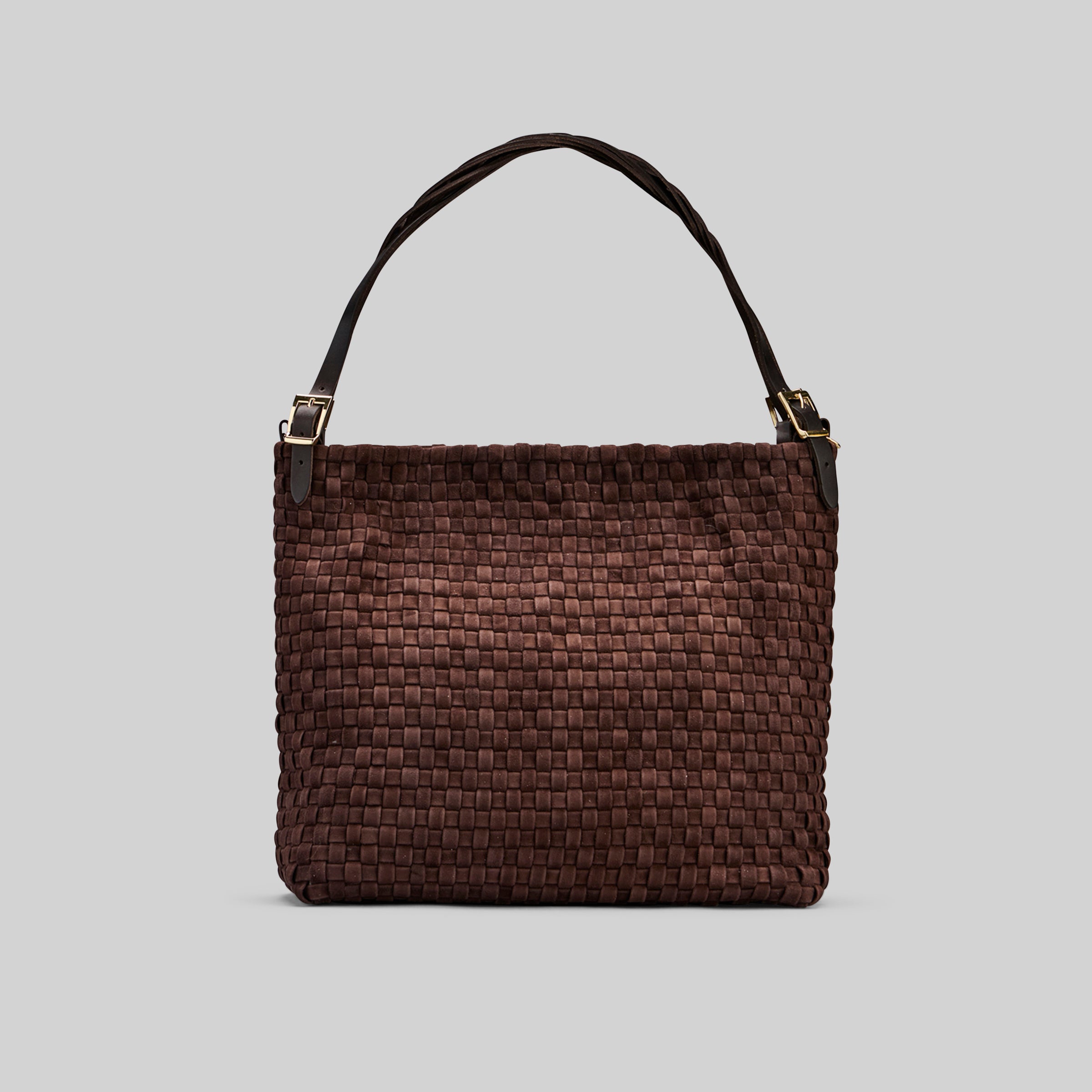 Ribichini Camper skinnveske i fargen chocolate, laget av semsket flettet skinn. Vesken har en elegant hank som også er i flettet skinn.