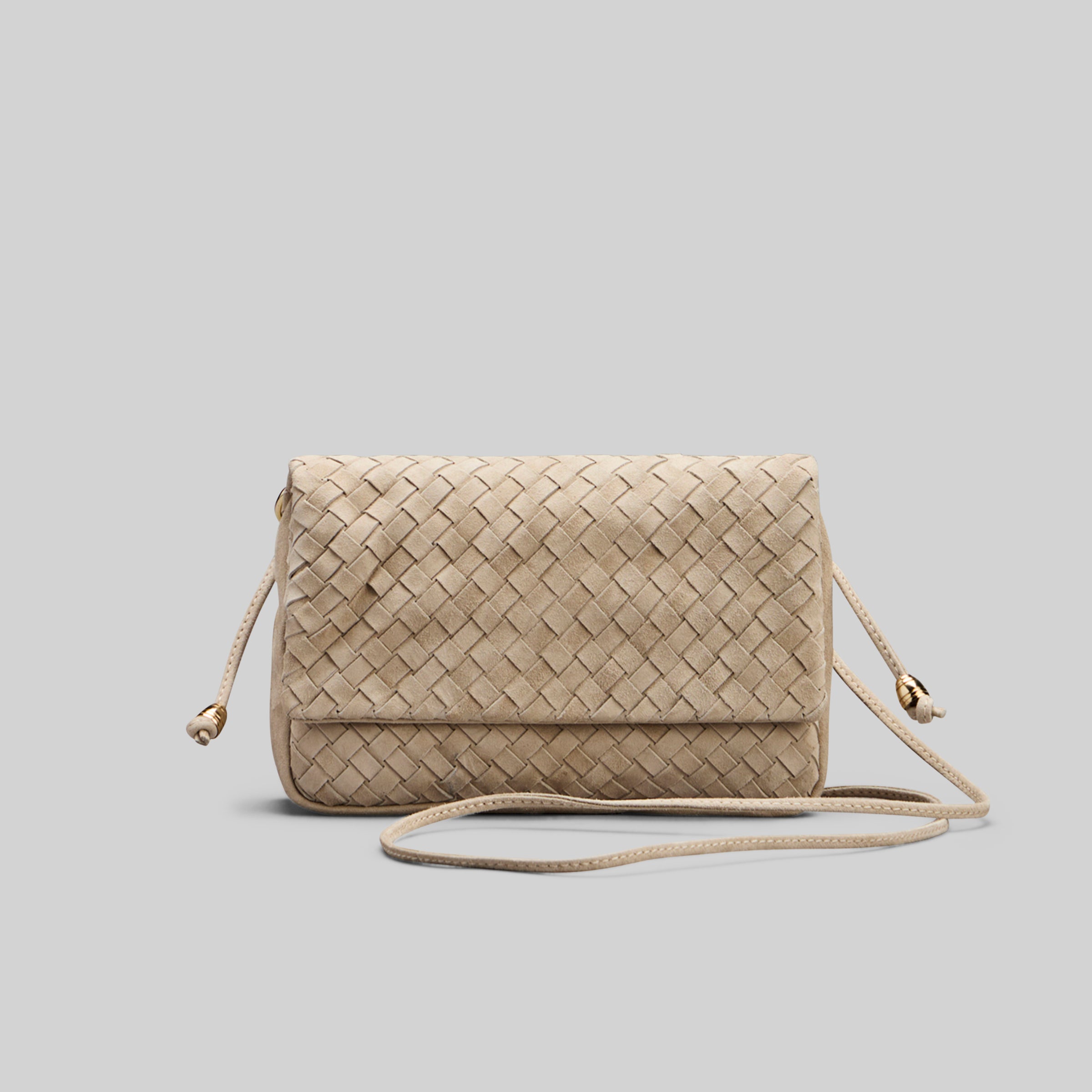 Ribichini Undercover i sandfarge: kompakt, førsteklasses semsket skinn, elegant design med gulldetaljer.