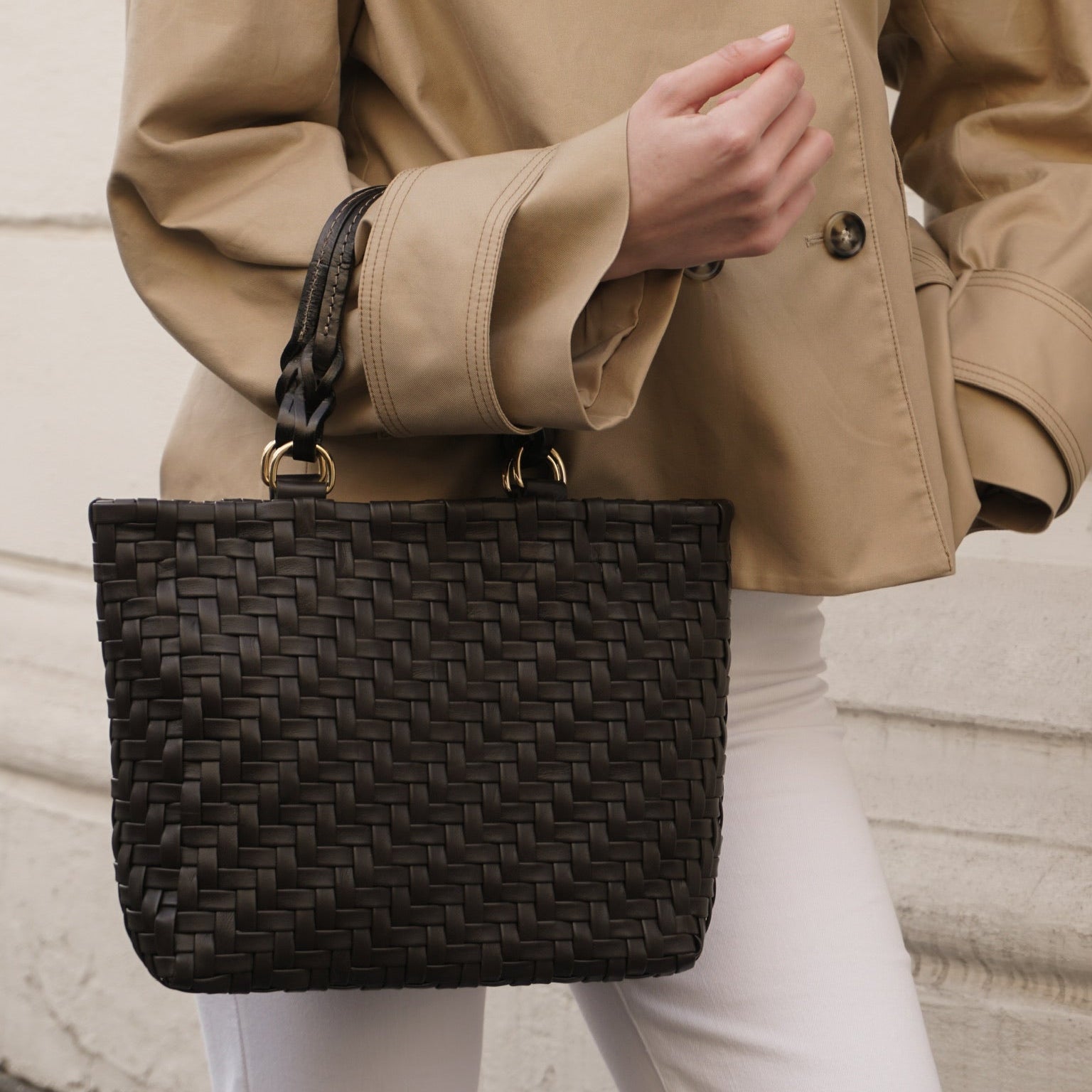 Ribichini Safari Lady Chocolate skinnveske i flettet design, håndlaget brun tote bag med elegante håndtak.