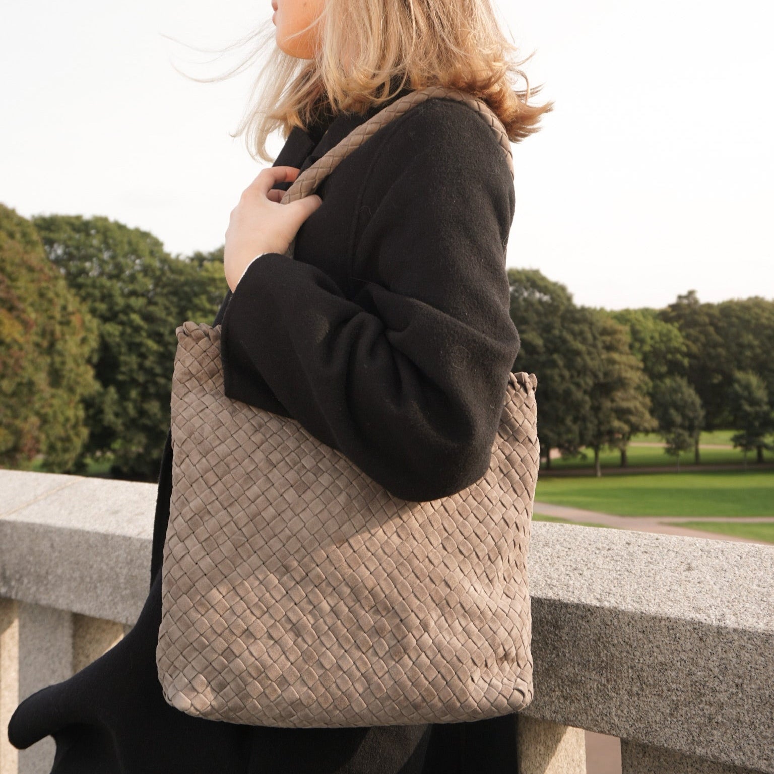 Ribichini Woodstock Royal Babe i terra: Eksklusiv flettet semsket lammeskinn.