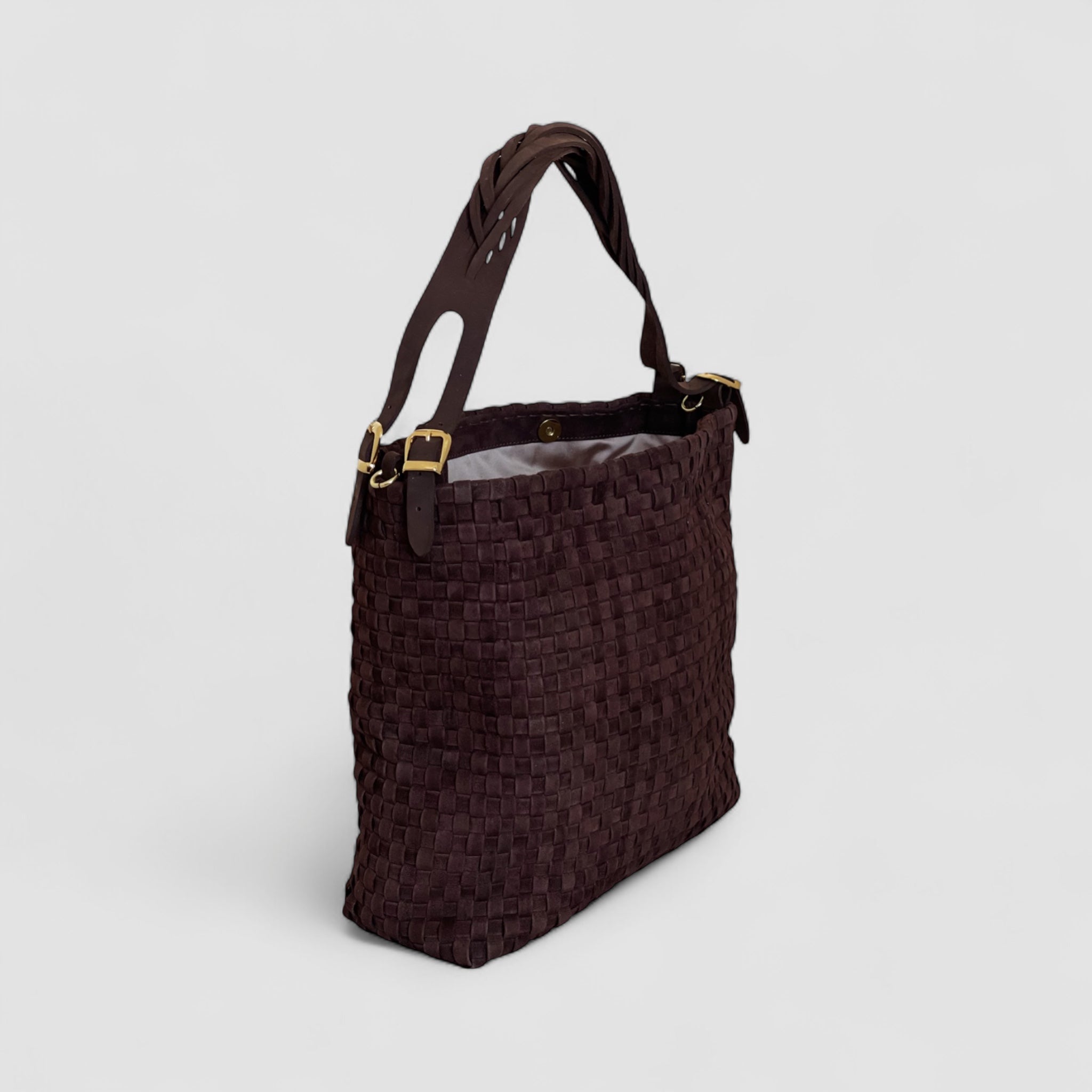 Ribichini Camper i chocolate: semsket flettet skinn, elegant hank, luksuriøse gulldetaljer.