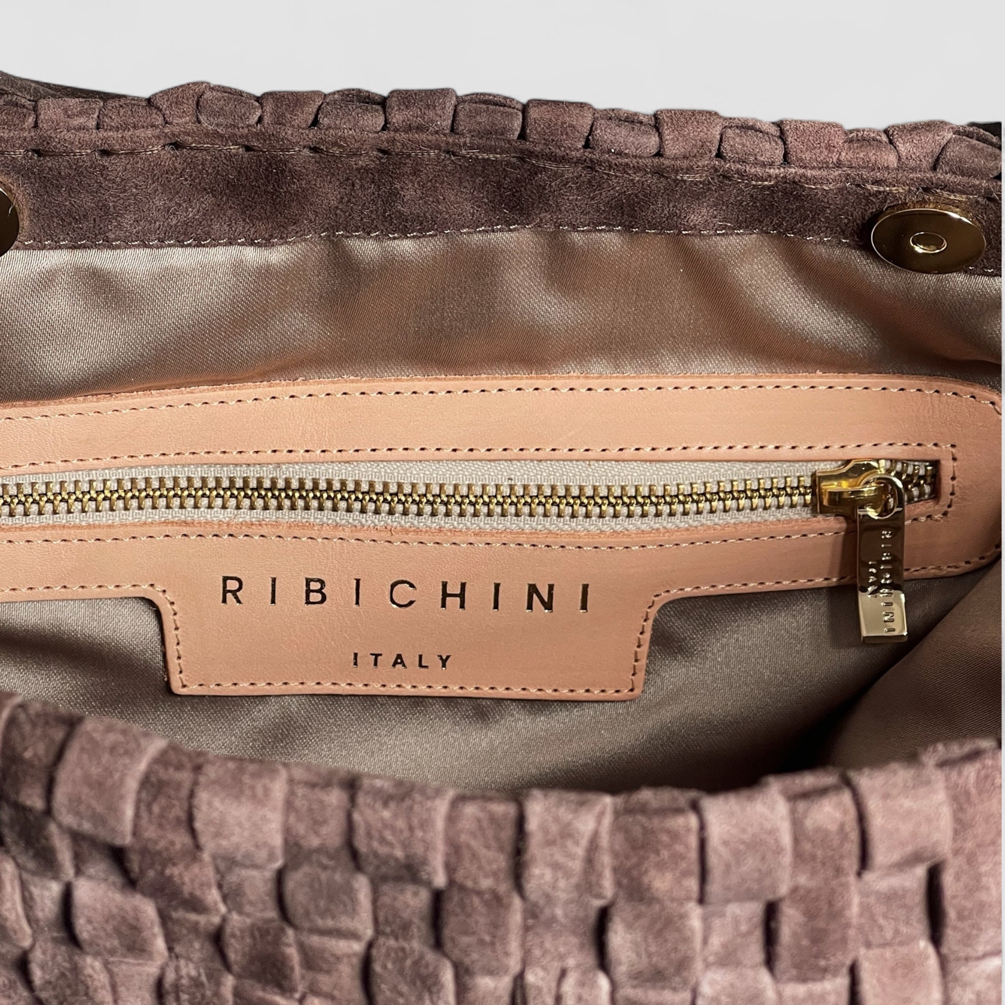 Ribichini Camper-vesken i chocolate. Velorganisert med flere lommer for optimal orden.