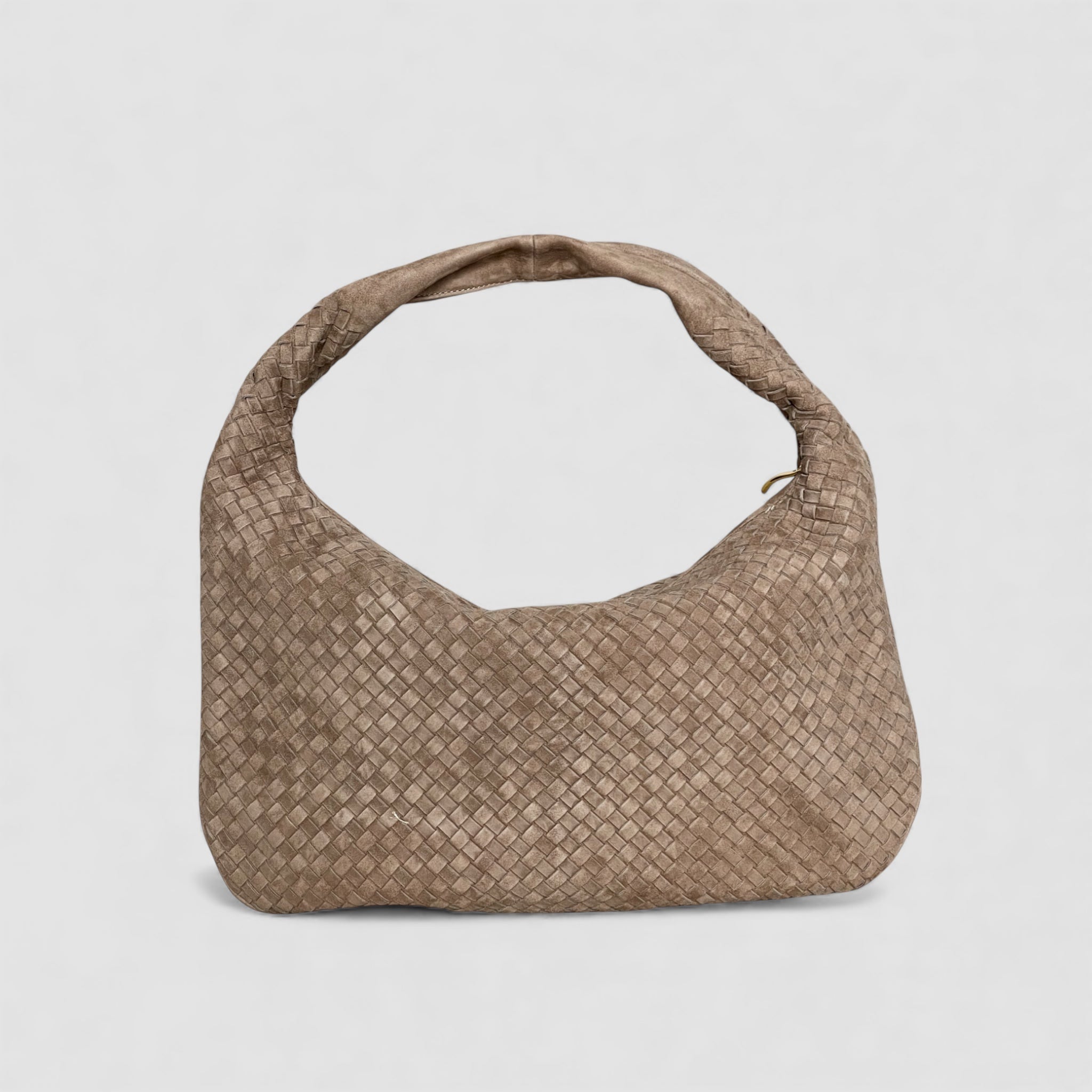 Ribichini Isola Royal semsket skinnveske i fargen terra med flettet design viser elegant form og håndtak.