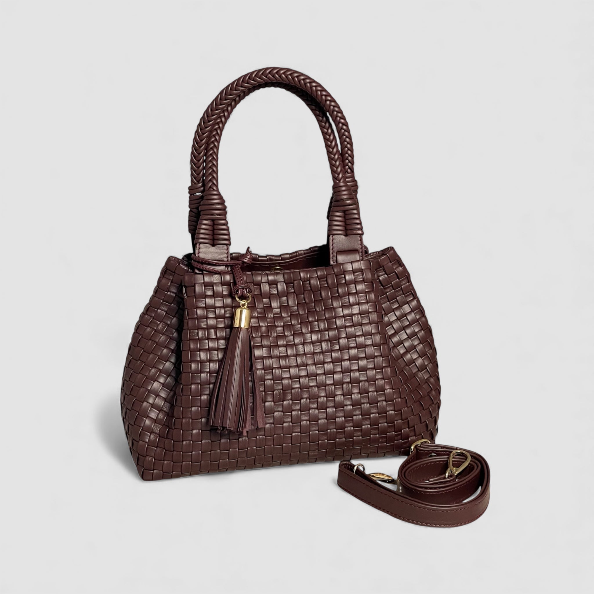 Bordeaux skulderstropp med elegante gullinnslag, perfekt avstemt med "Sophia" vesken for et luksuriøst preg.