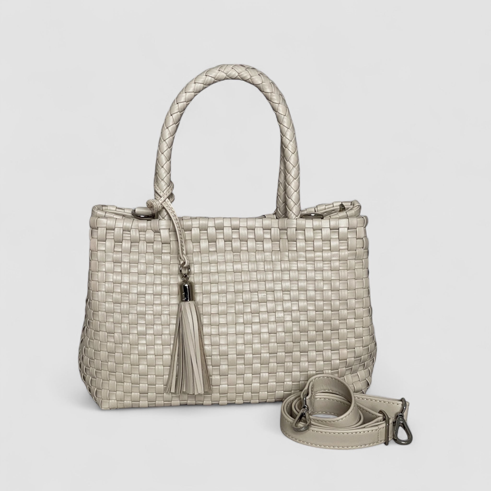 Ribichini Ginny-veske i lyst lammeskinn med avtagbar skulderstropp for allsidig bruk som skulderveske eller crossbody.
