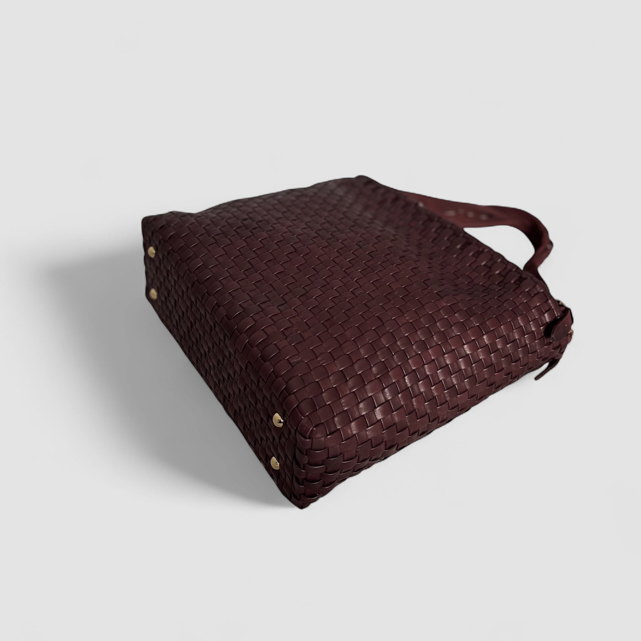 Bildet viser Ribichini Camper Clean skinnvesken i liggende format, noe som gir en flott visning av dens form og design.