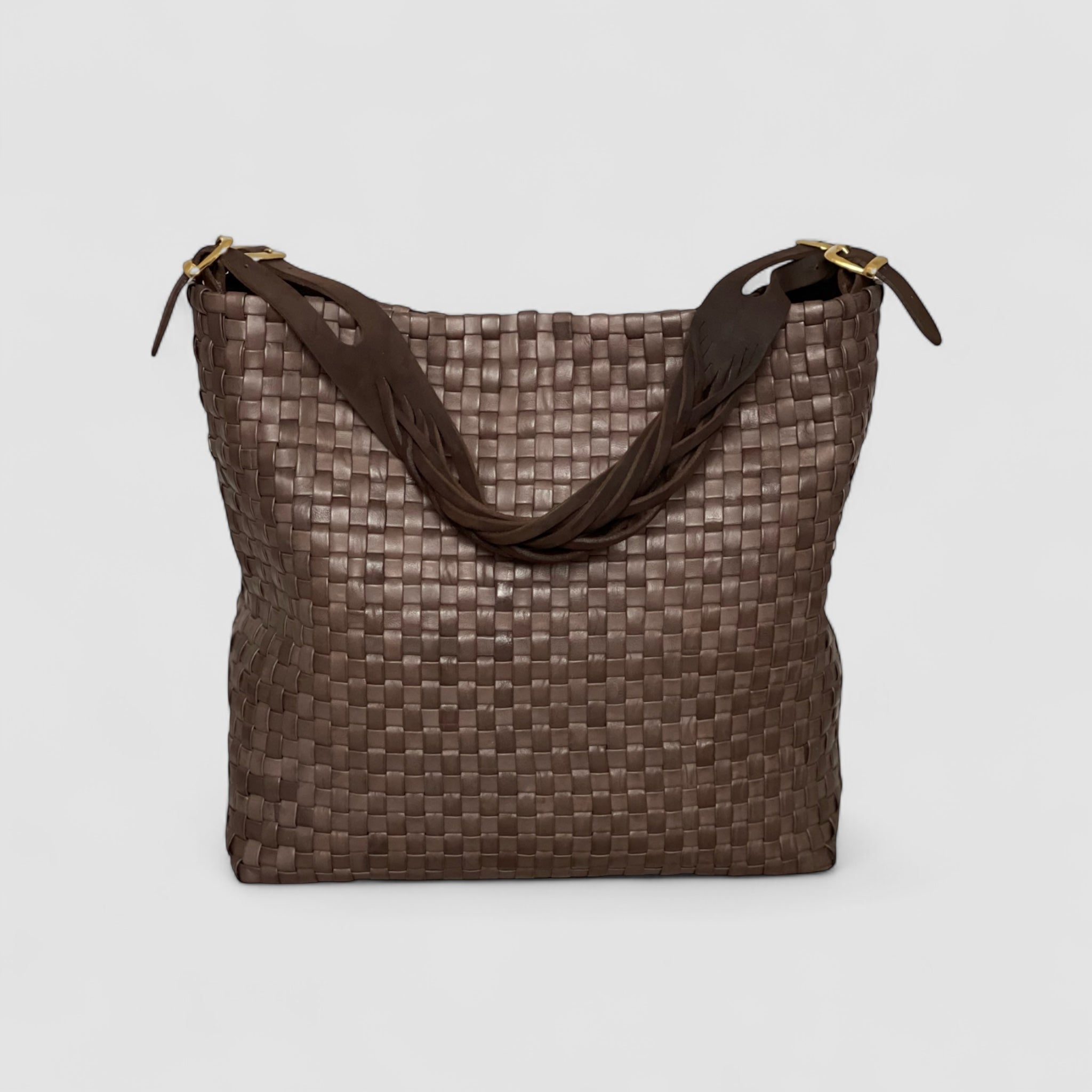 Ribichini Camper Clean veske i chocolate, glatt flettet lammeskinn, med matchende hank og elegante gylne detaljer