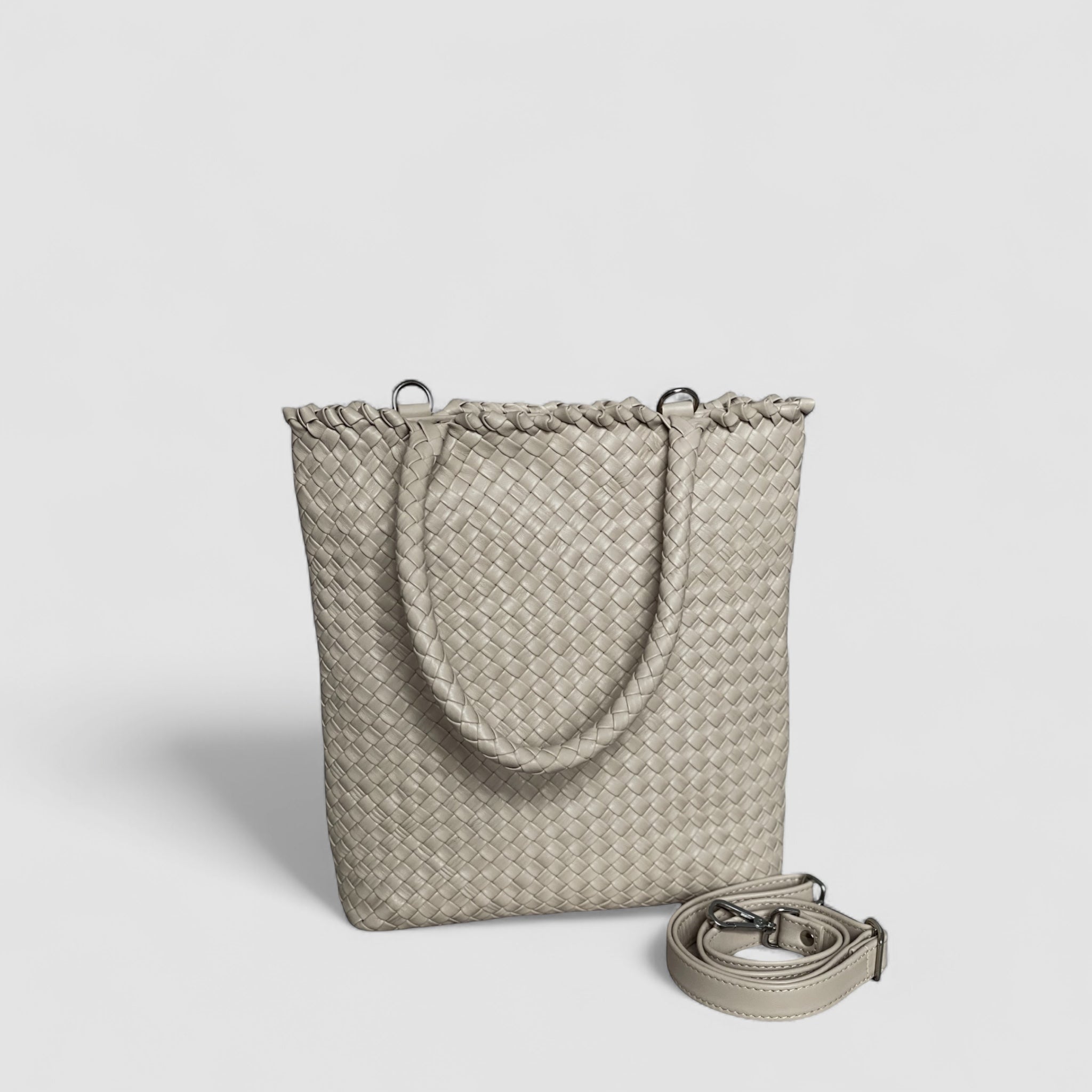 Ribichini Woodtock Royal Babe skinnveske i ice, flettet lammeskinn, avtagbar stropp med sølv detaljer.