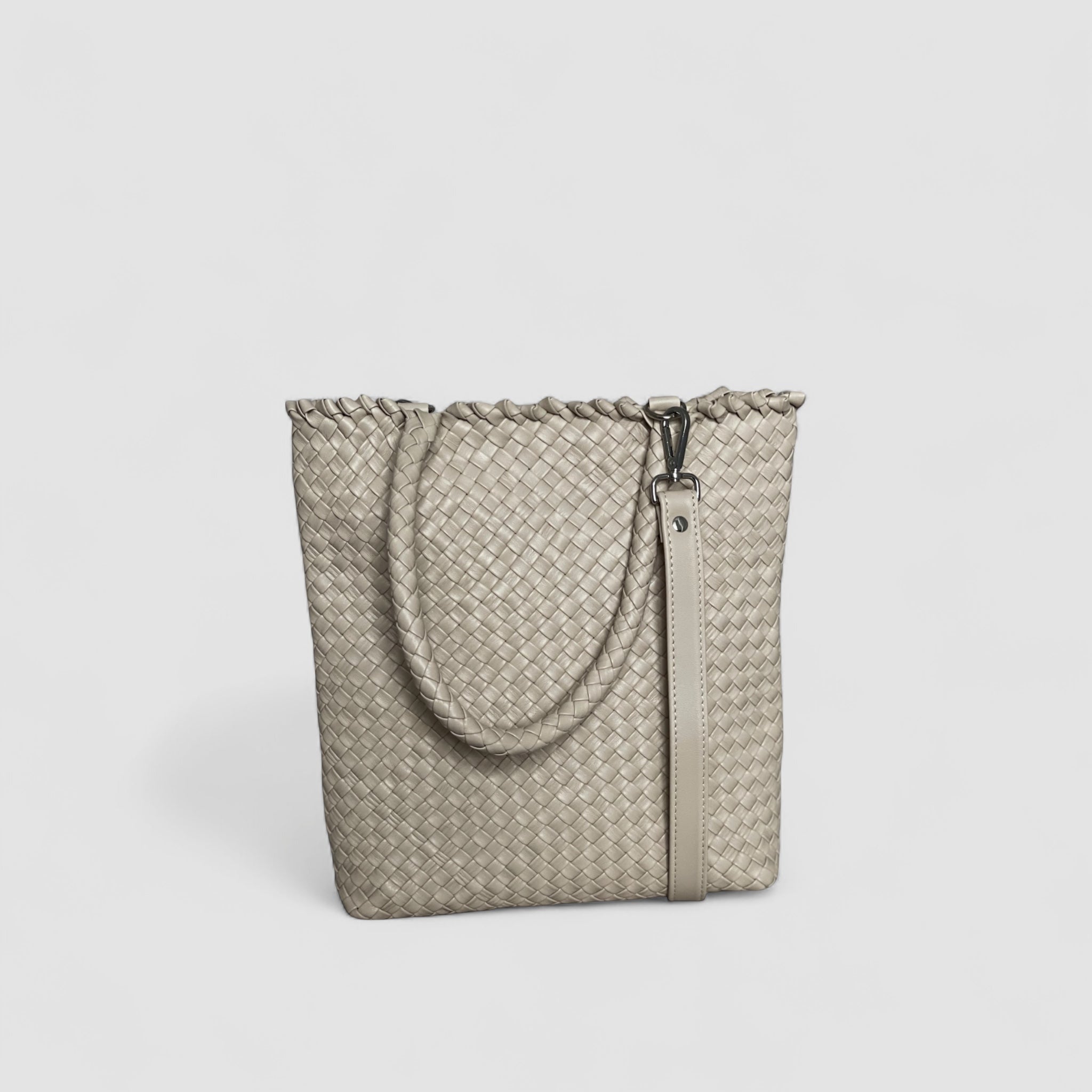 Ribichini Woodtock Royal Babe skinnveske i ice med flettet design, avtagbar sølvdetaljert stropp.