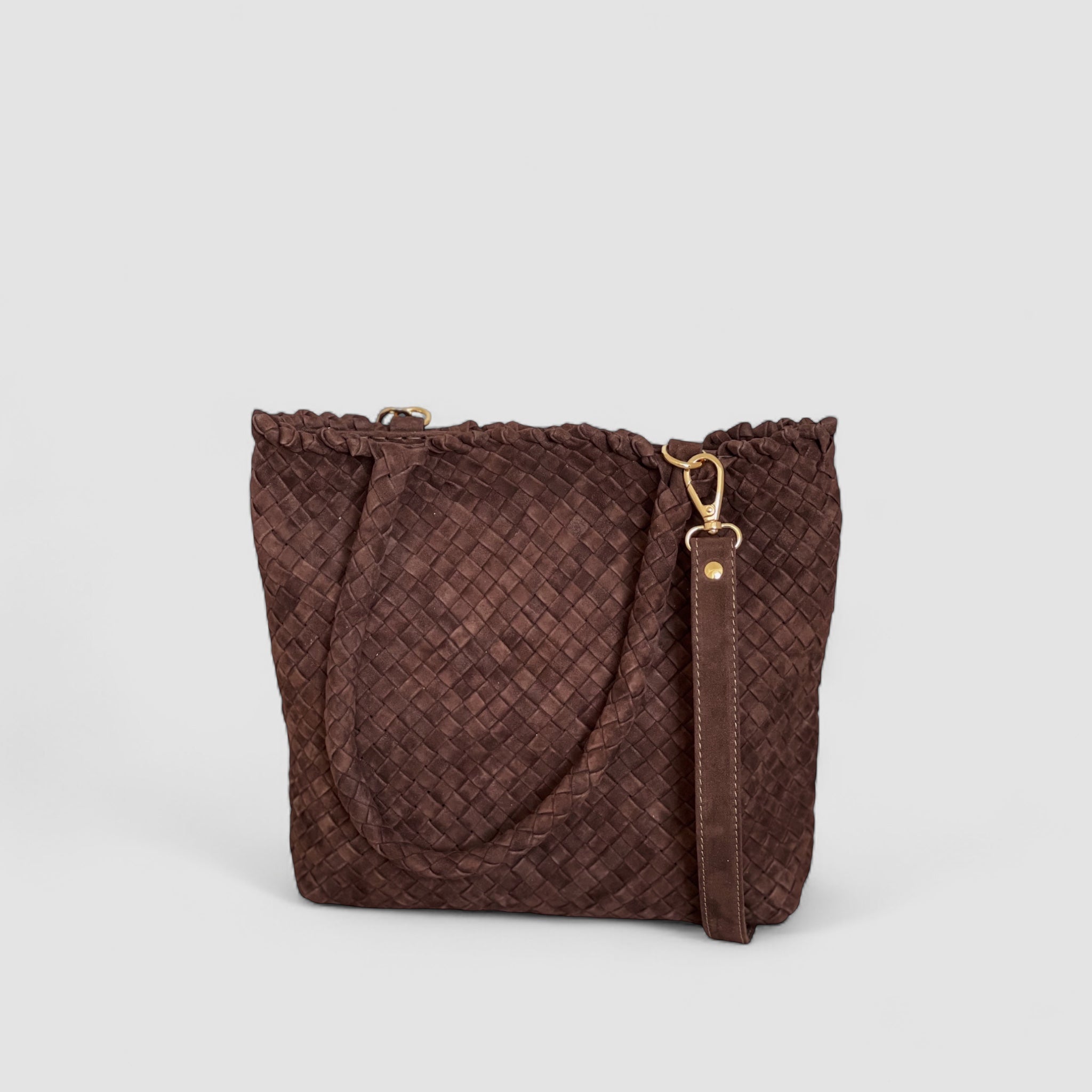 Ribichini Woodstock Royal Babe i sjokoladefarge, et eksklusivt og sofistikert statement laget av flettet semsket lammeskinn.