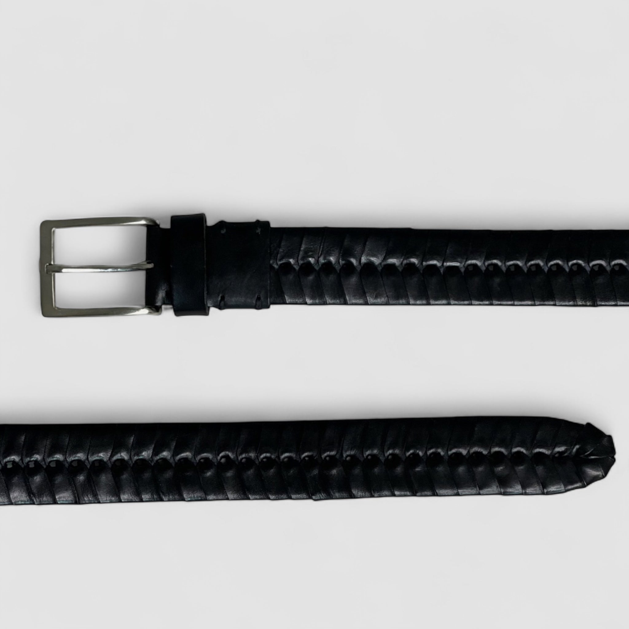 Ribichini belte – håndlaget i Italia av flettet svart skinn med sølvspenne, tidløst og elegant italiensk design.