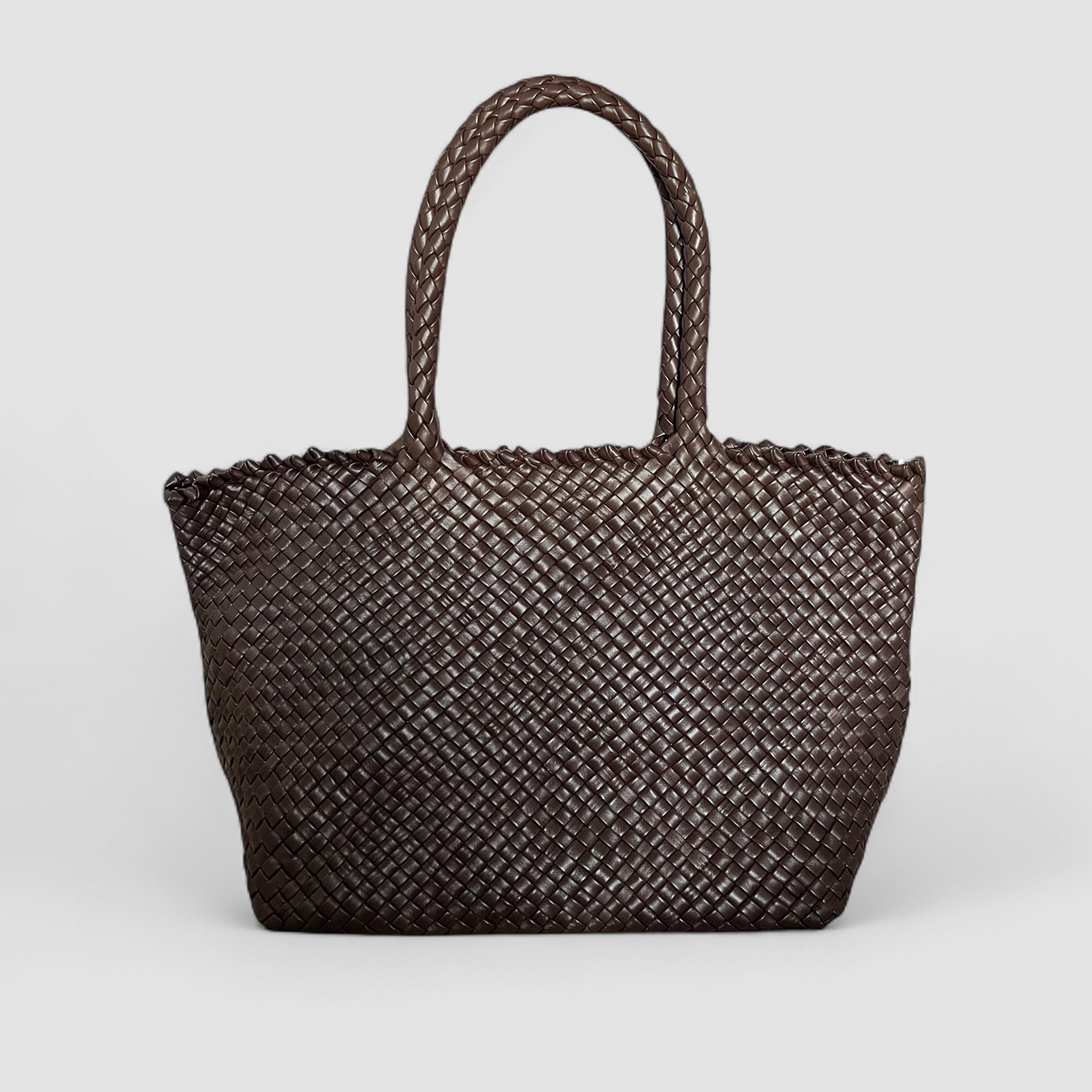 Ribichini Woodstock Classic skinnveske i chocolate. Håndflettet lammeskinn med gullfargede detaljer.