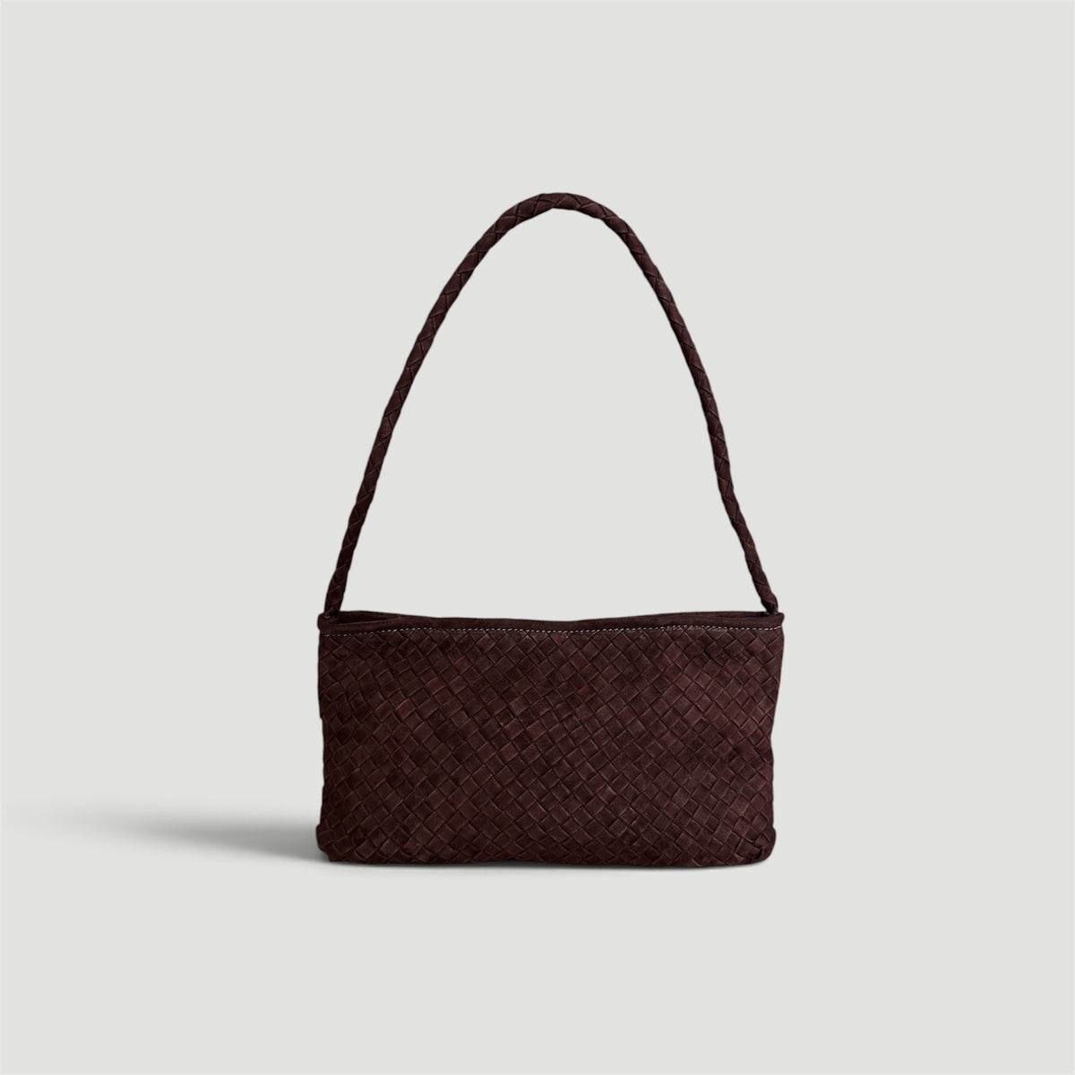 Ribichini Classica Suede Chocolate – håndflettet skulderveske i semsket lammeskinn