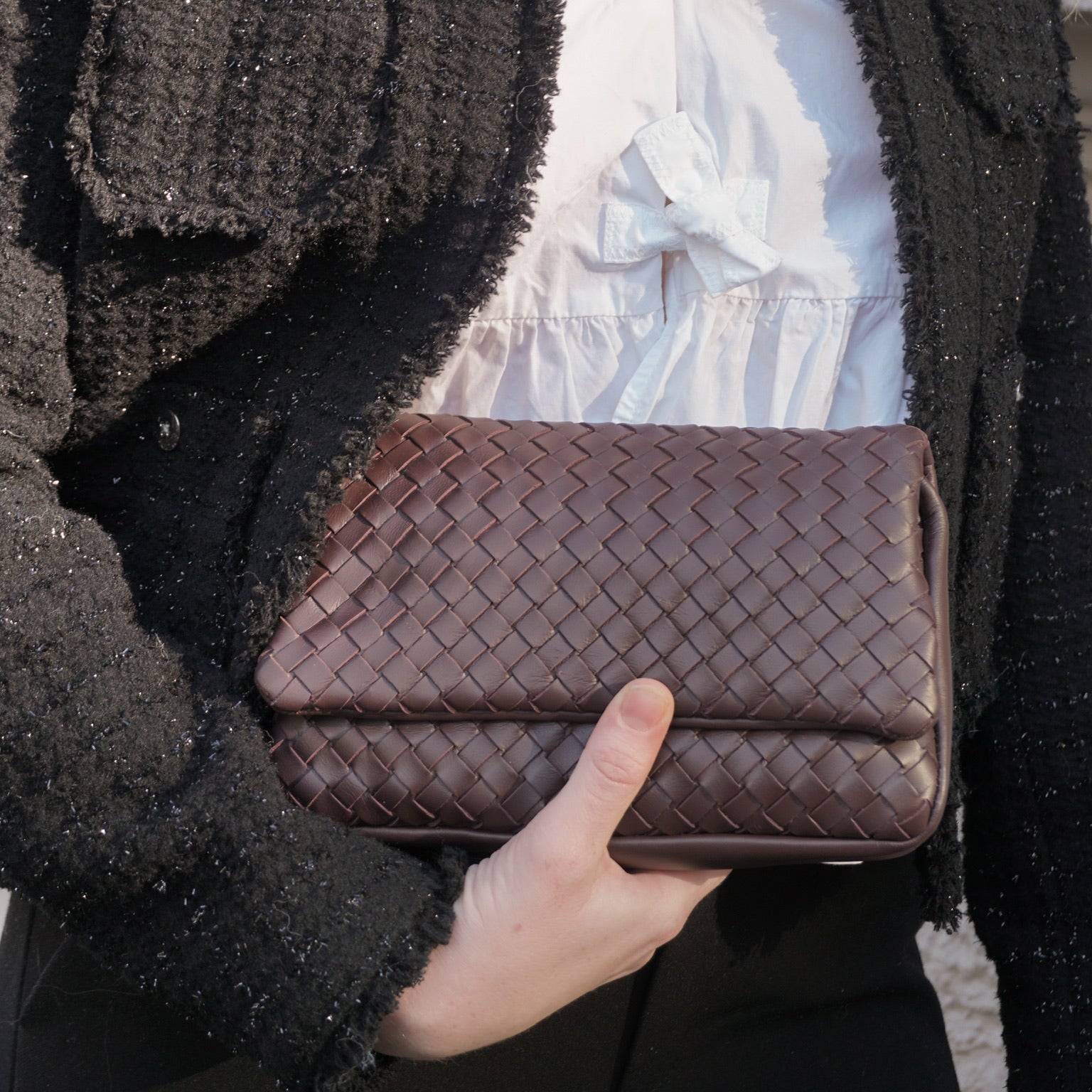 Ribichini Undercover skinnveske i Bordeaux, laget av fint flettet skinn.