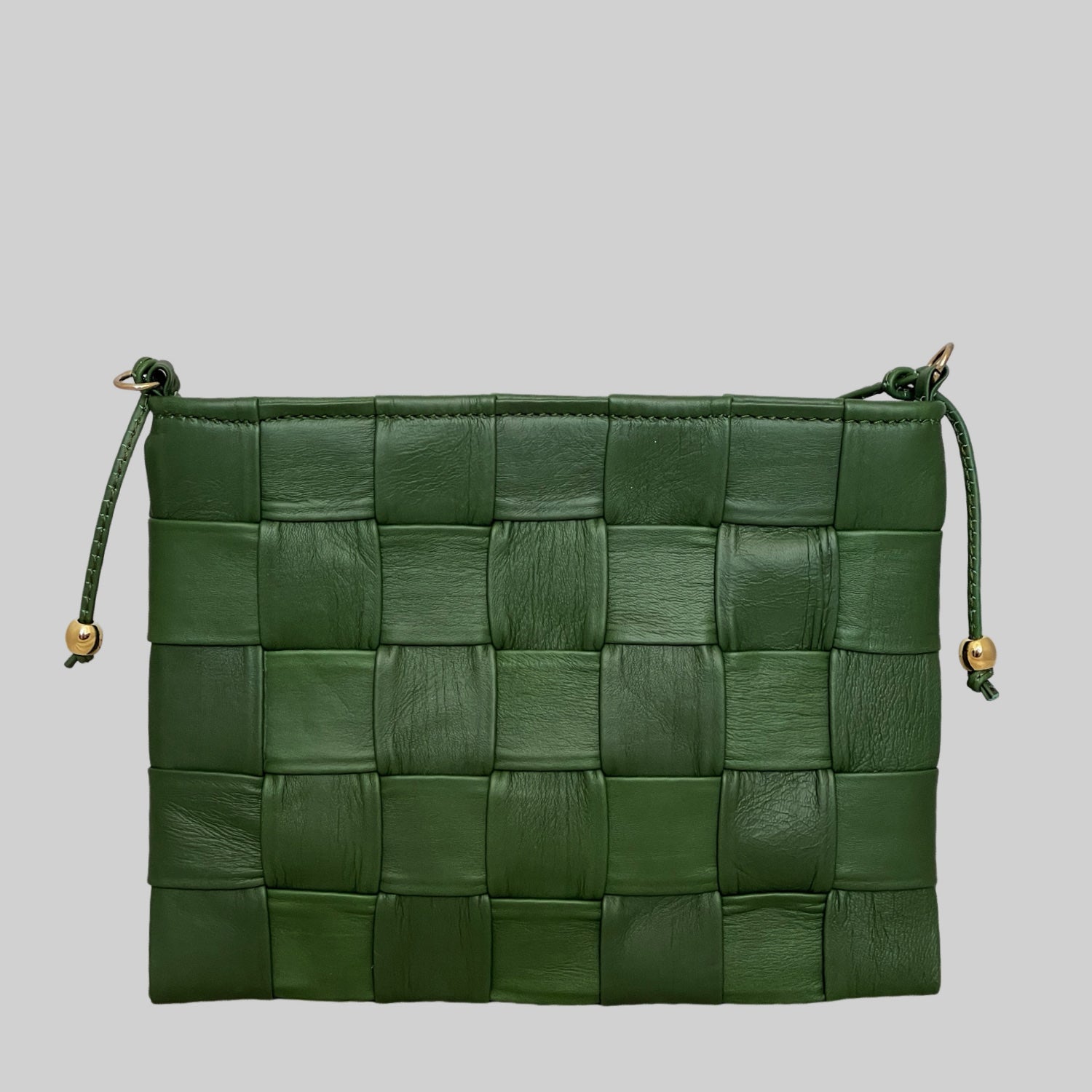 Ribichini Square Clutch i grønt: Perfekt for små nødvendigheter. Unik design med store, flettede ruter i mykt lammeskinn.