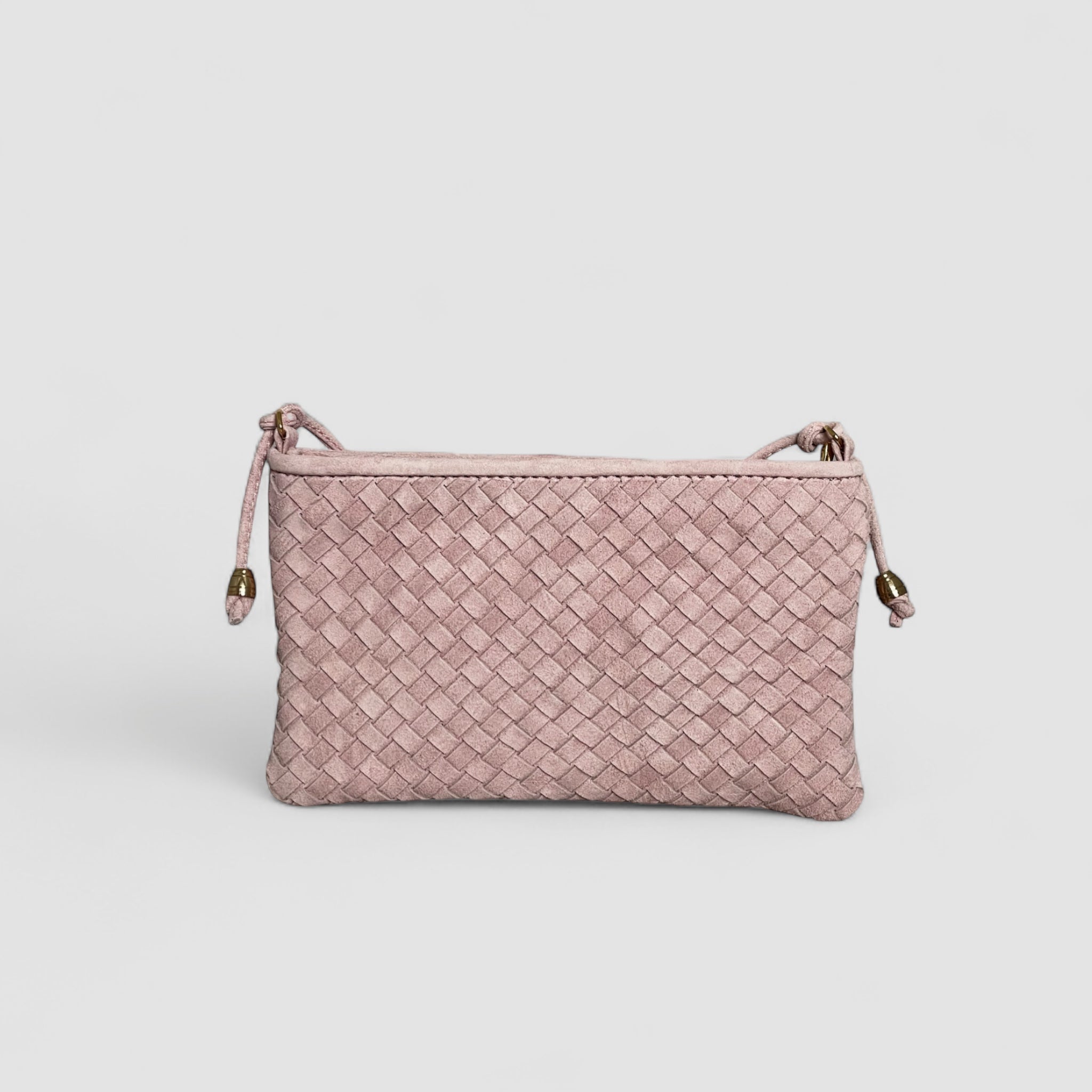 Ribichini Camper Clutch i semsket lammeskinn, farge Rosa, med flettet mønster og gyldne detaljer.