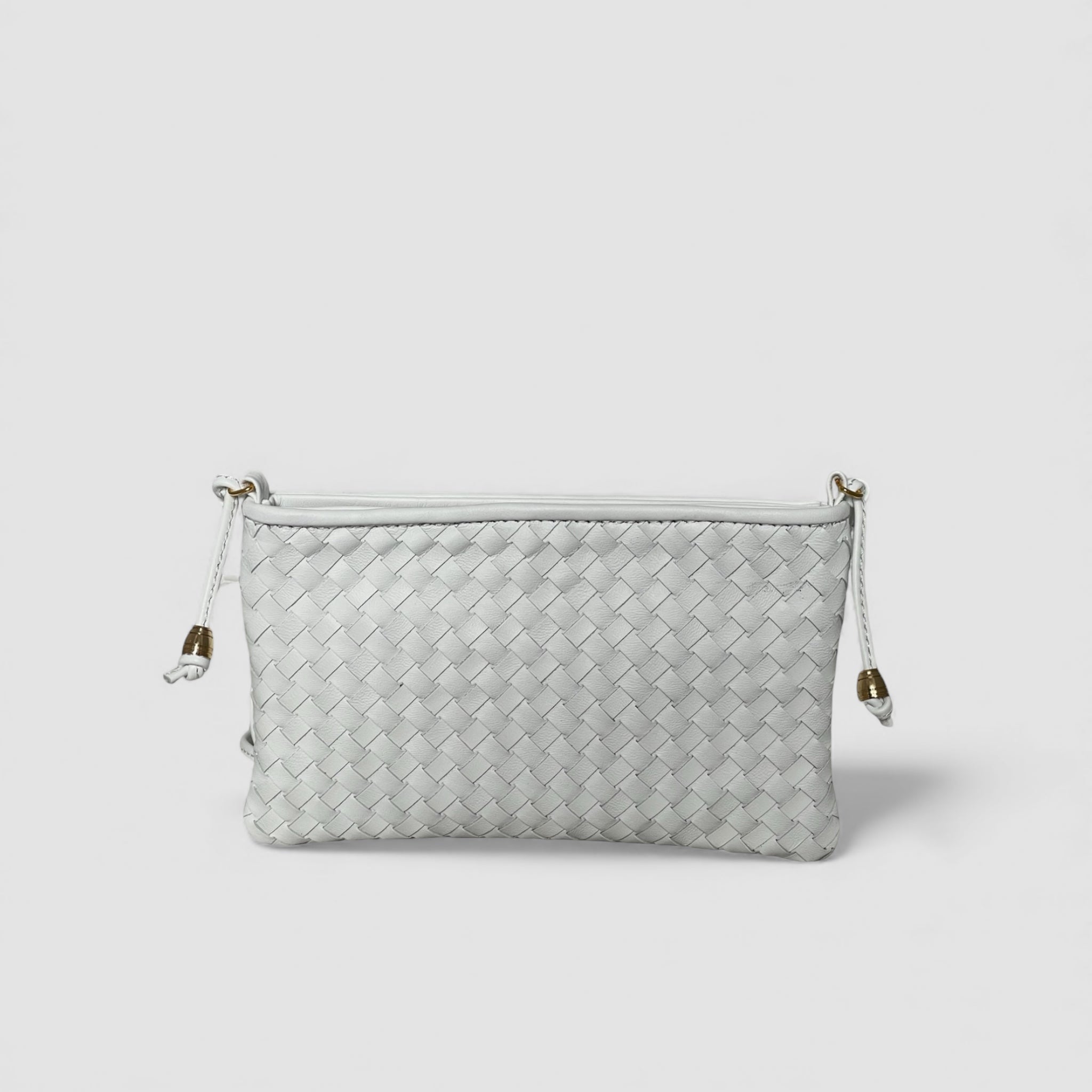 Hvit Camper Clean clutch i håndflettet skinn med minimalistisk design og gullfargede detaljer.