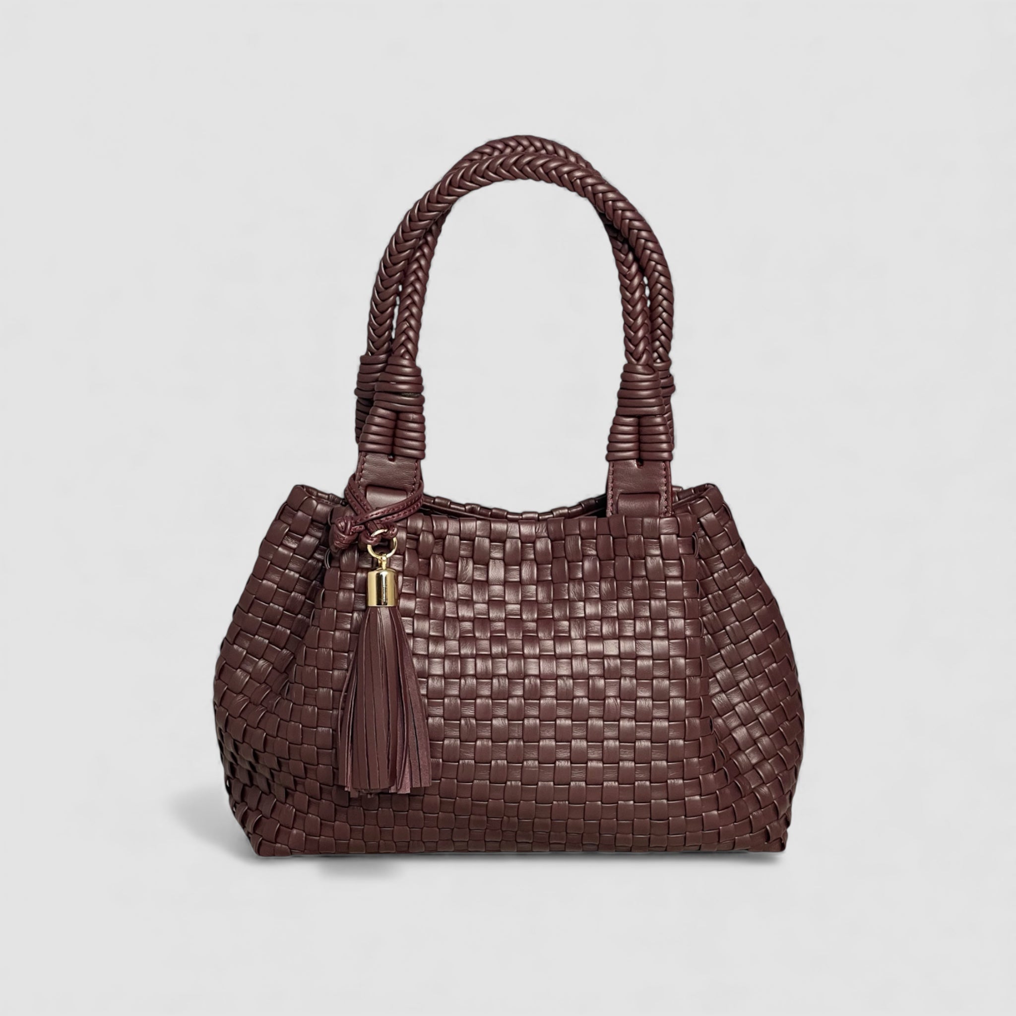 Bildet viser "Sophia" skinnvesken i dyp bordeaux med matchende dusk og elegante gullinnslag for en touch av luksus.