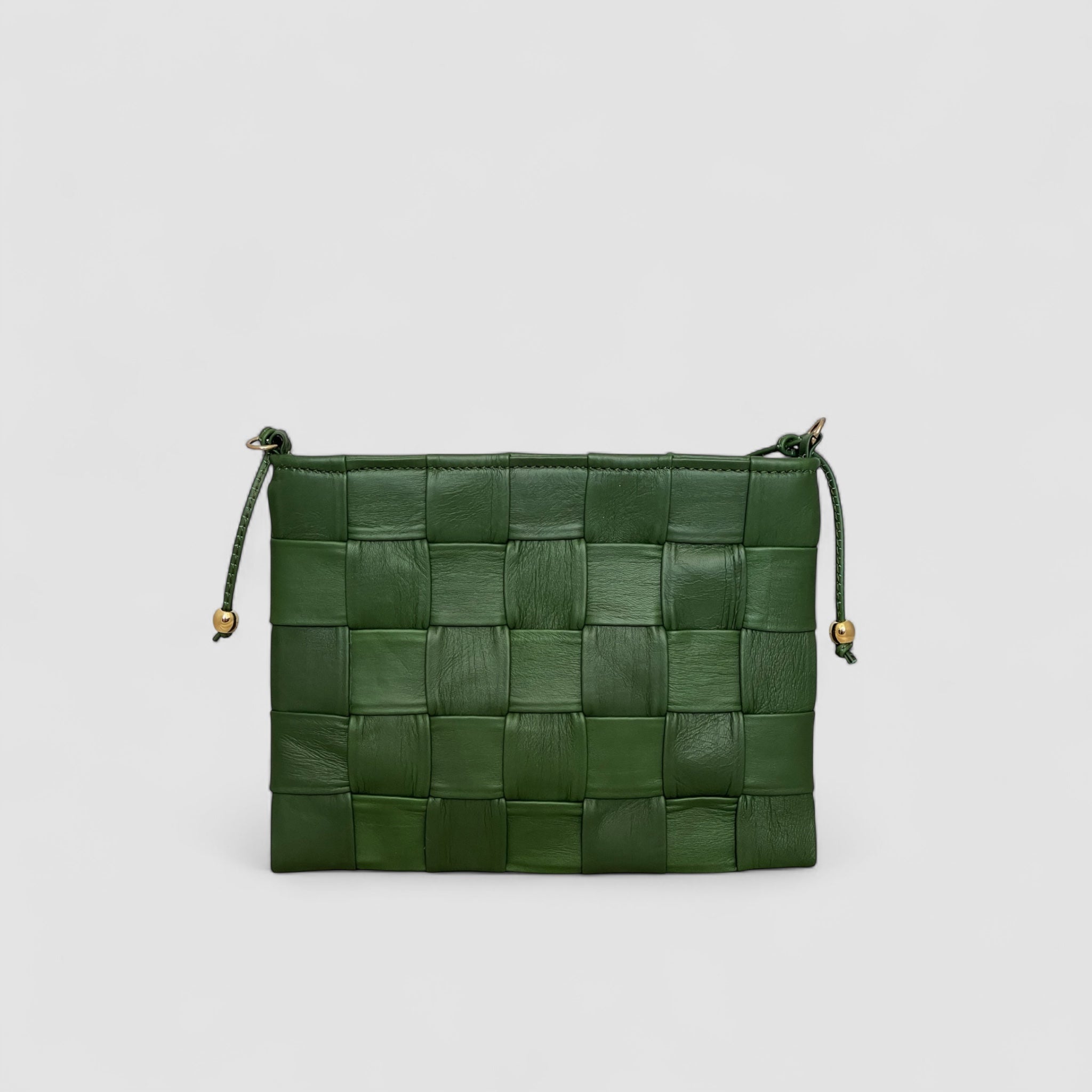Ribichini Square Clutch i grønt: Perfekt for små nødvendigheter. Unik design med store, flettede ruter i mykt lammeskinn.