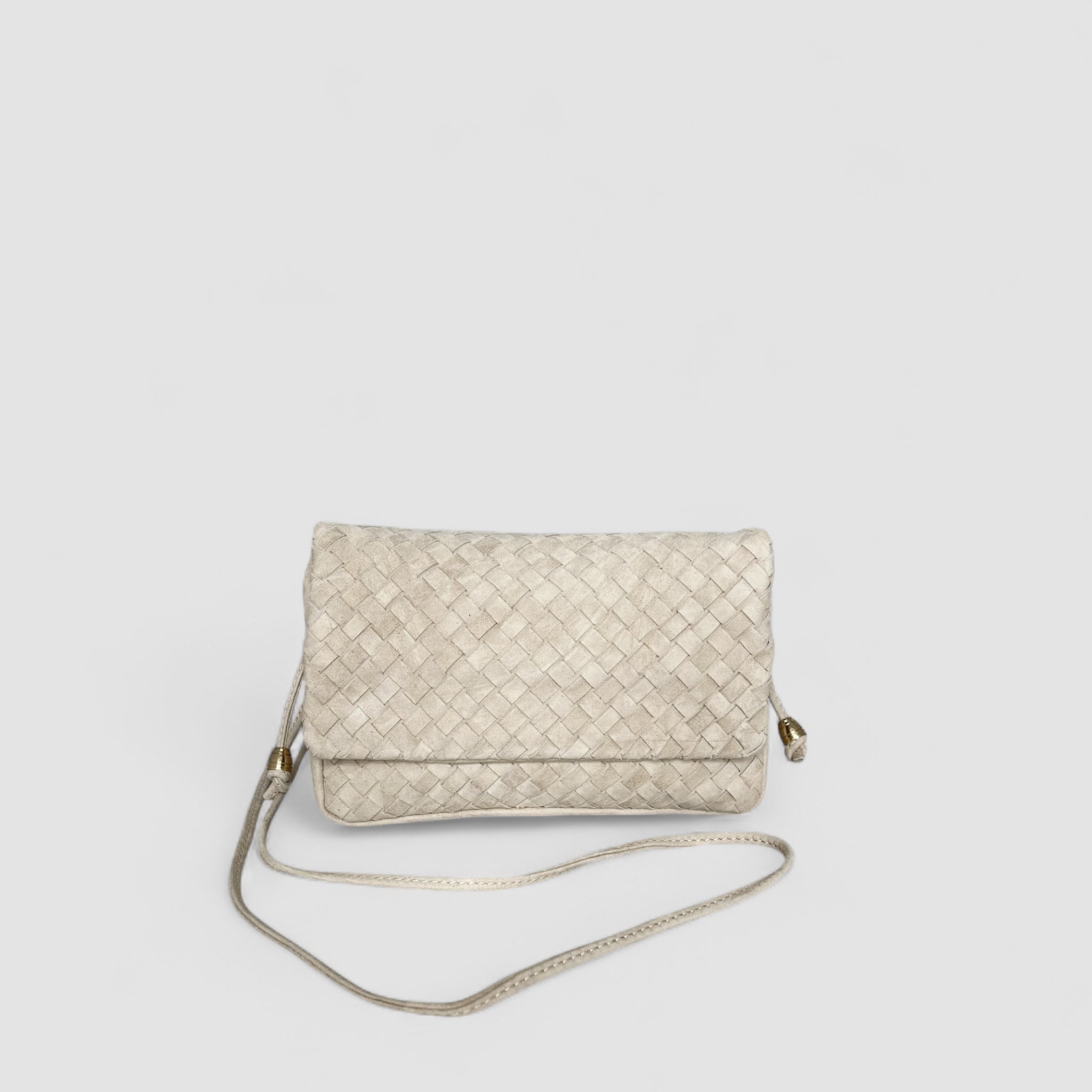 Ribichini Undercover i sandfarge: kompakt, førsteklasses semsket skinn, elegant design med gulldetaljer.