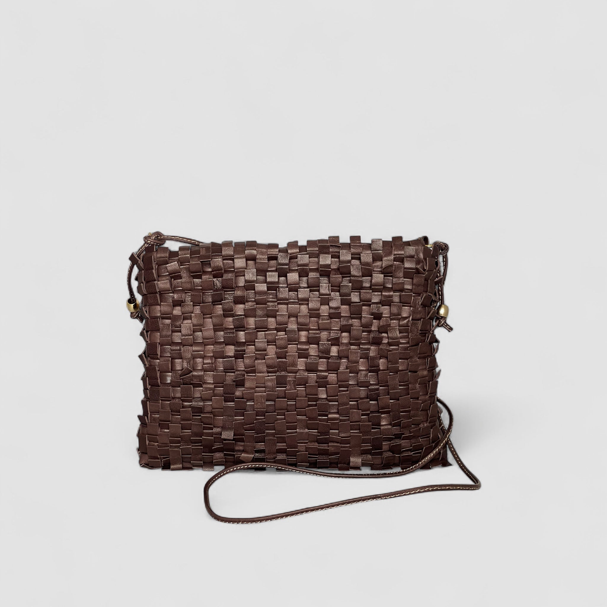 Ribichini Loren Clutch i brunt lammeskinn: elegant plissert design i en sofistikert clutch.