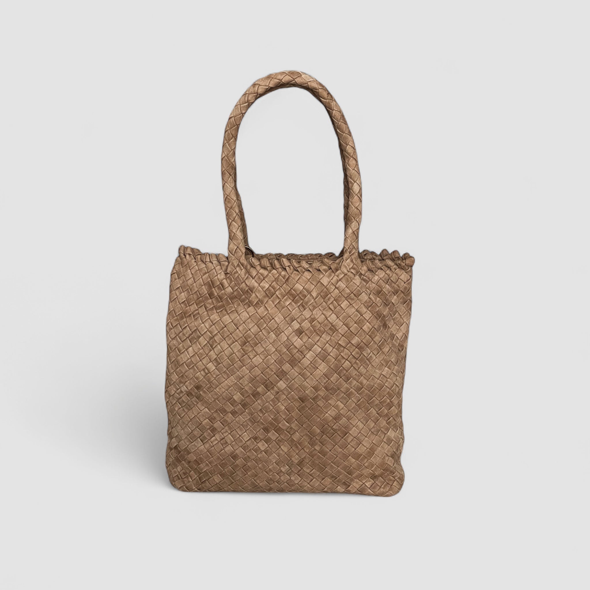 Ribichini Woodstock Royal Babe i fargen terra, når sett forfra, gir et inntrykk av veskens form og design.