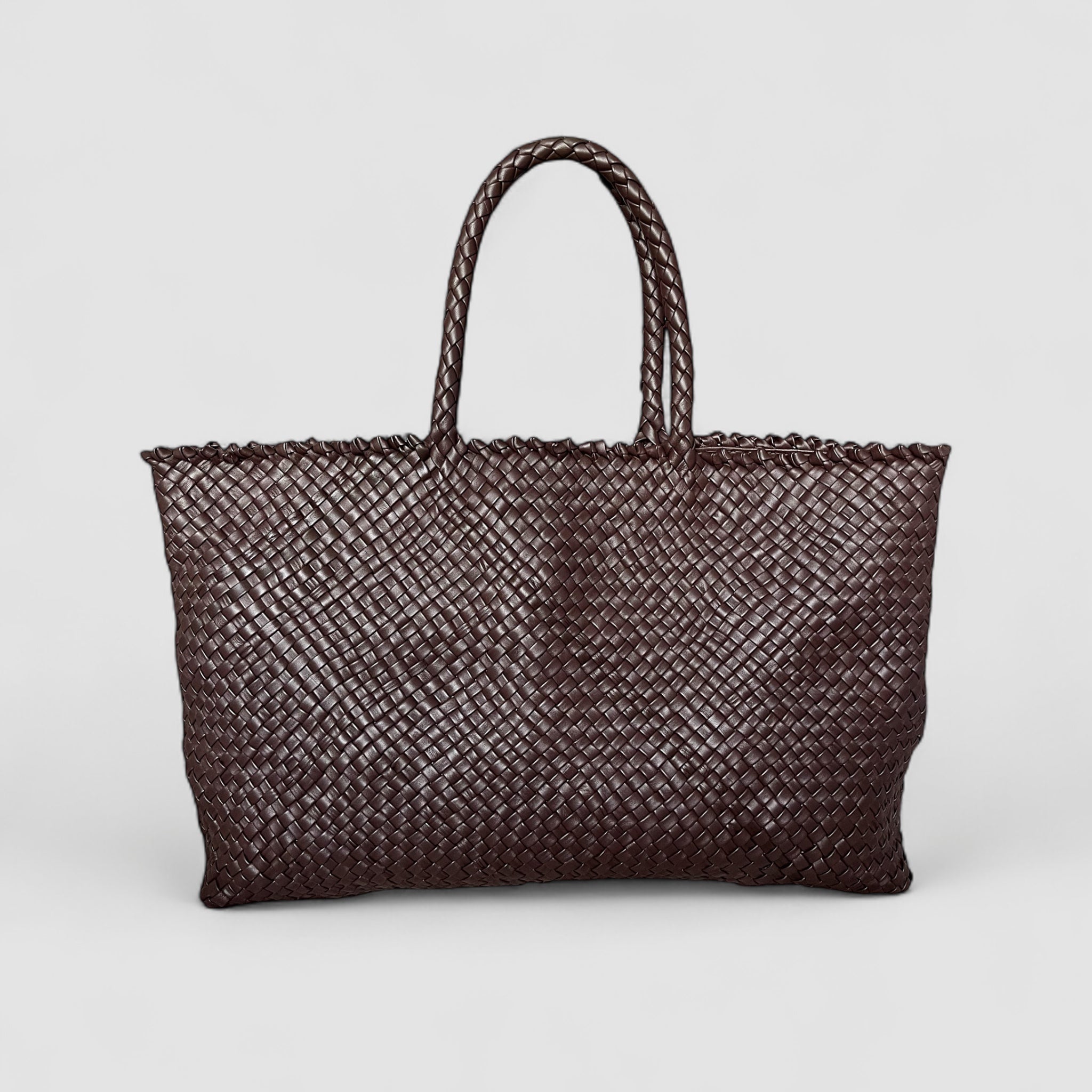 Ribichini Woodstock weekend veske i sjokoladebrunt flettet lammeskinn med gullfargede detaljer.