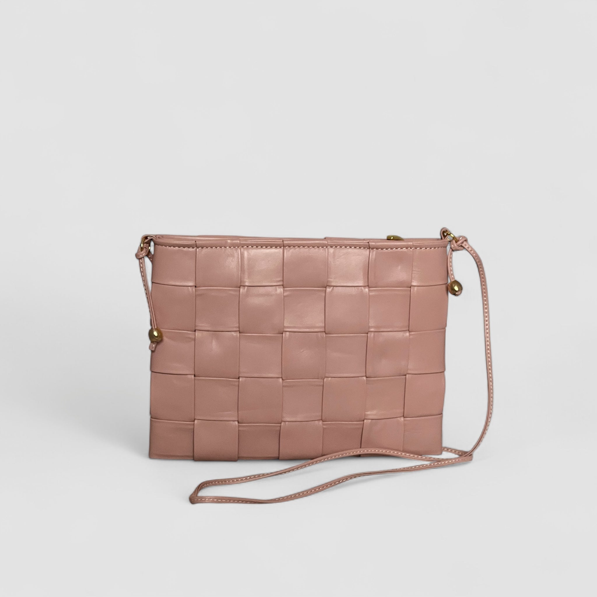 Ribichini Square Clutch i rosa: Elegant og kompakt veske med store flettede ruter, perfekt for nødvendigheter med stil.