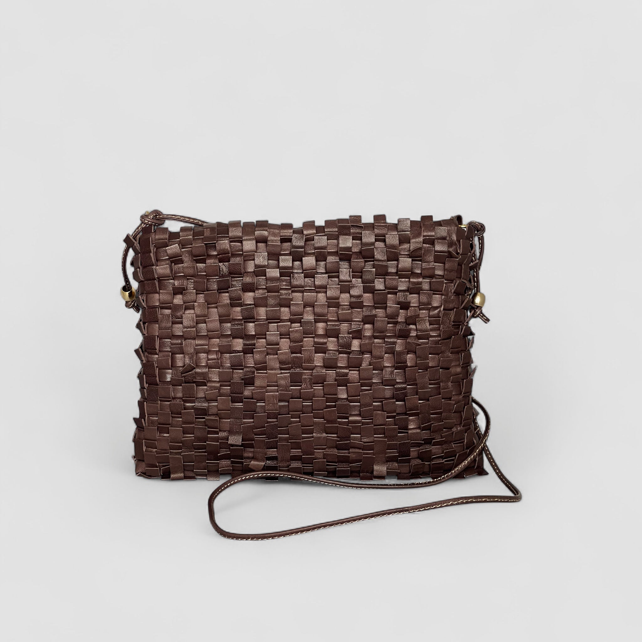 Ribichini Loren Clutch i brunt lammeskinn: elegant plissert design i en sofistikert clutch.