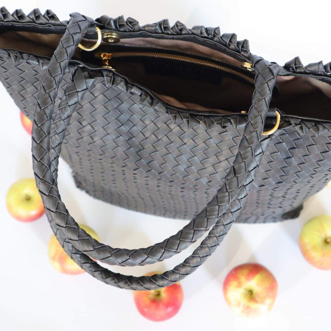 Ribichini Woodstock Apple-vesken: bærekraftig mote med epleskinn og elegante gulldetaljer.