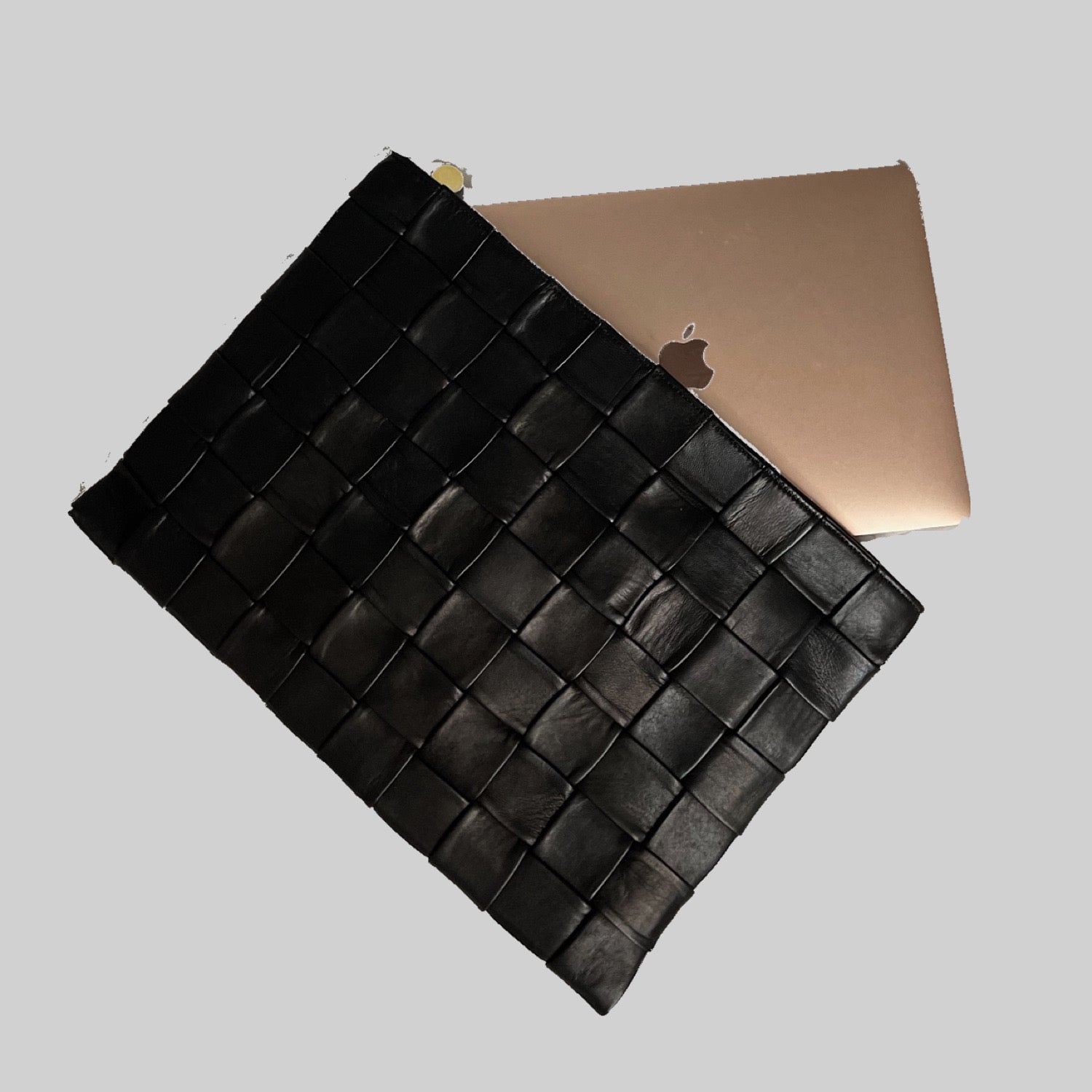 Ribichini Square Laptop i sort: Elegant, praktisk og beskyttende veske for bærbar datamaskin, ideell for stilfullt arbeid eller studier uansett sted.