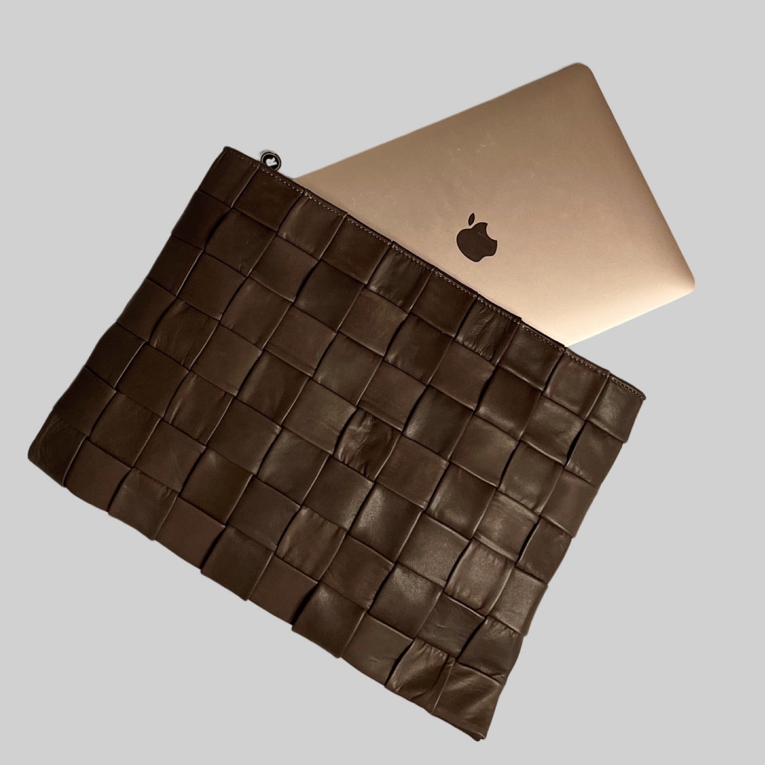 Ribichini Square Laptop-vesken i brunt: Stilig, romslig og beskyttende. Ideell for din bærbare datamaskin.